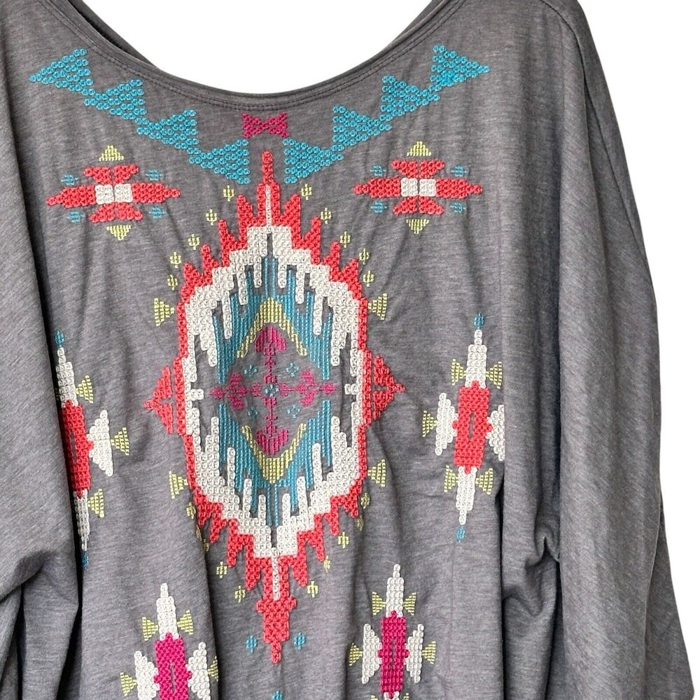 Johnny Was Gray Tunic with Red and Blue Embroidery - Picture 7 of 8